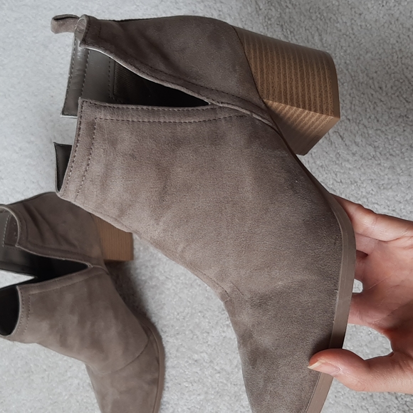 Forever 21 Shoe - Picture 4 of 5